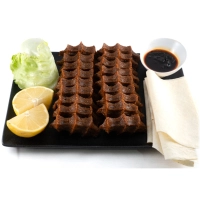 60 stuks çiğköfte, 8 lavas brood, 2 porties groenten, 2 porties granaatappelsaus en 2 porties pittige Hanzade saus